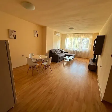 Apartment Nice, Spacious And Cozy *