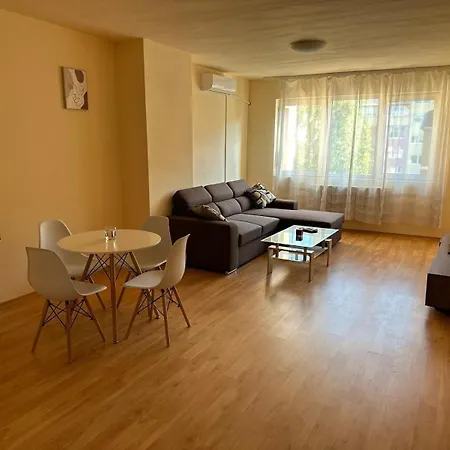 Nice, Spacious And Cozy *